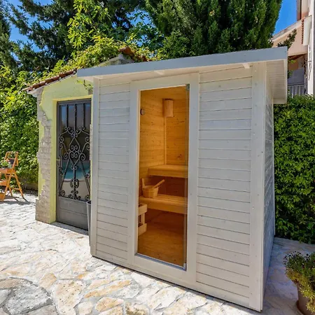 Holiday home Beautiful In With Sauna